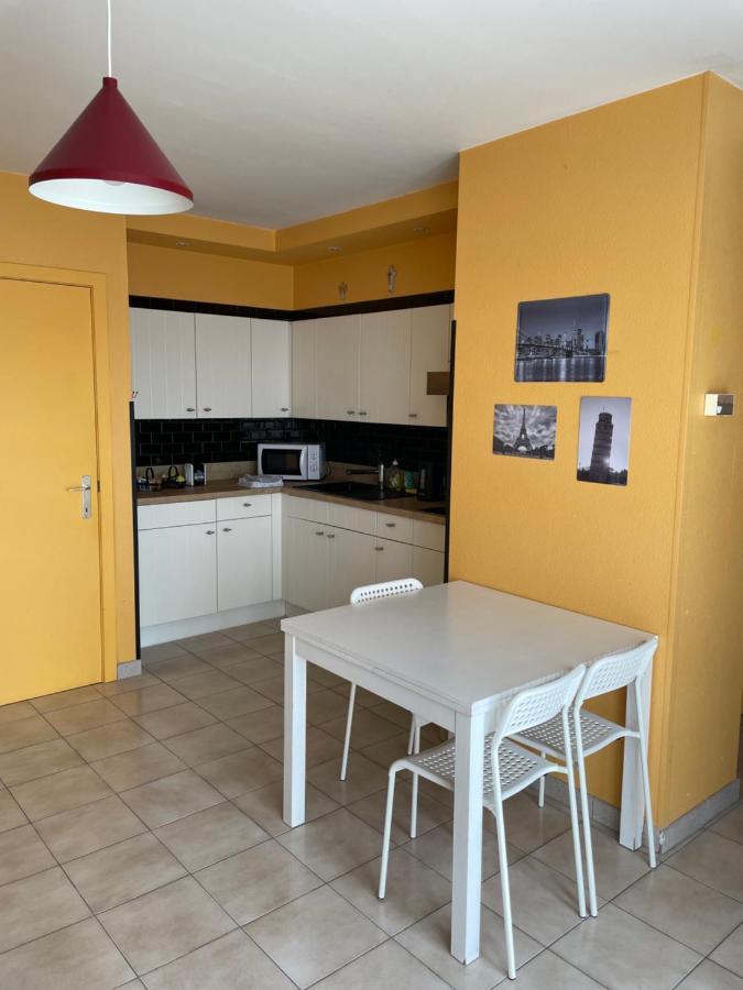 Gezellig appartement in Oostende Buitenkant foto